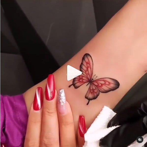 تاتو زنانه طرح پروانه روی دست