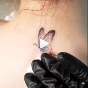 تاتو پروانه روی گردن