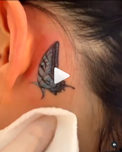 تاتو پروانه سه بعدی آبرنگی پشت گوش