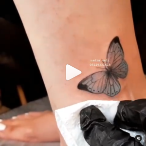 تتو پروانه سه بعدی رنگی روی مچ پا
