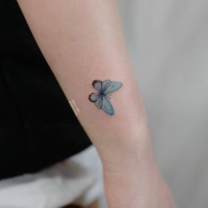 تاتو پروانه آبرنگی پشت دست