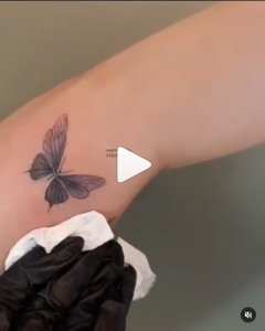 تتو پروانه ظریف روی مچ دست