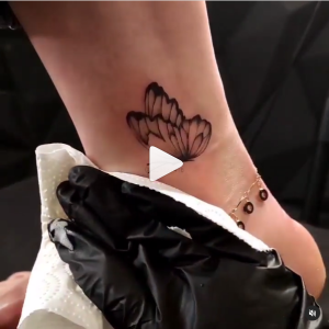 تاتو پروانه روی مچ پا