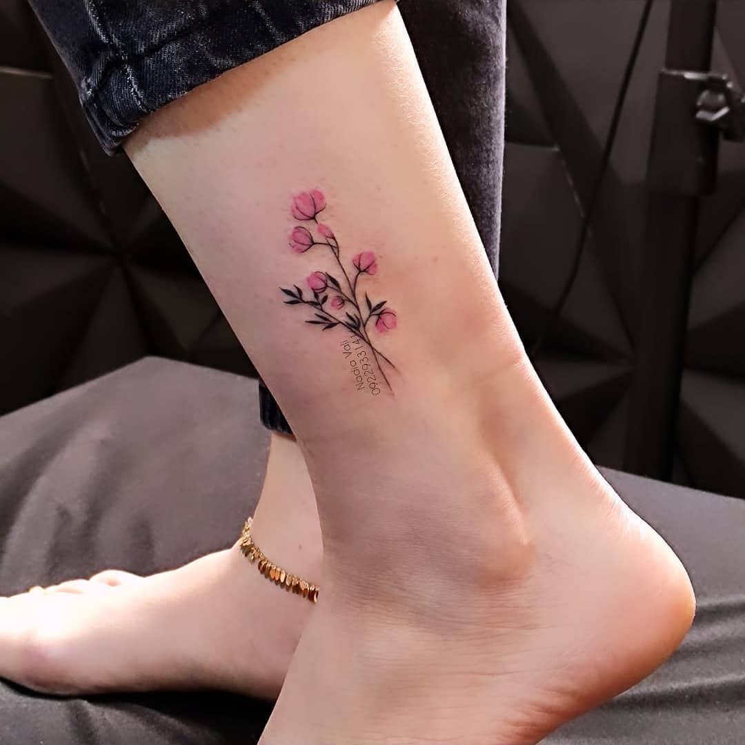 تاتو گل روی ساق پا