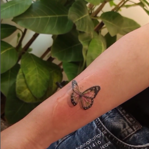 تاتو پروانه سه بعدی روی دست