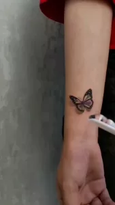 تاتو پروانه سه بعدی روی دست