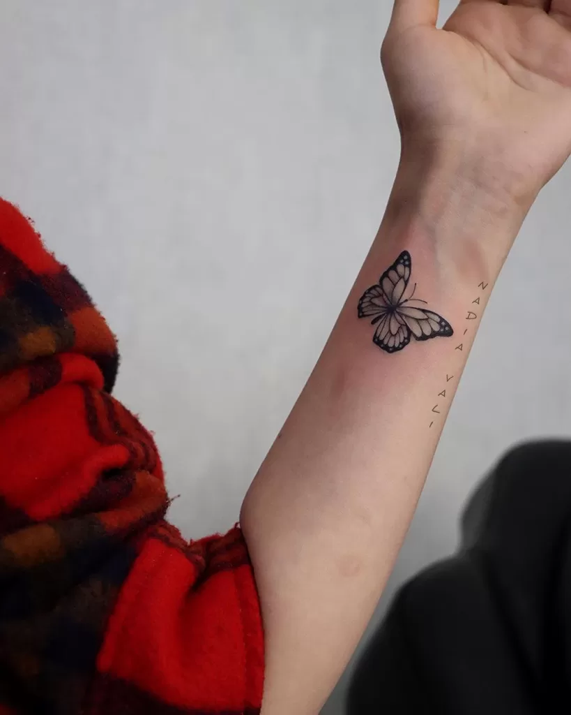 تتو کاور اسکار دست با پروانه