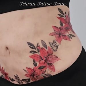 تاتو کاور اسکار شکم با طرح گل و پروانه